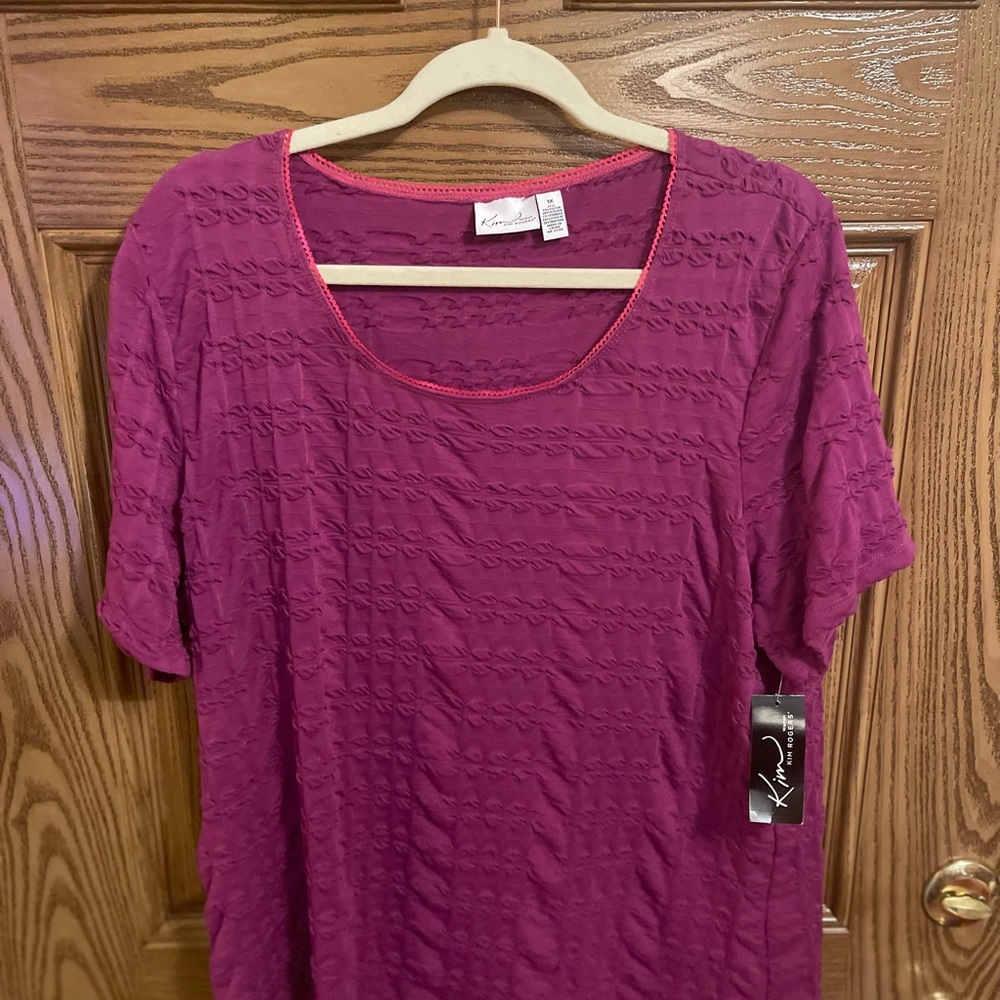 NWT Kim Rogers capped sleeve textured tee. Size 1x